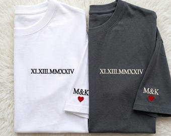 T-shirt personnalisé avec broderie date et chiffres romains, chemise d'anniversaire, cadeau d'anniversaire personnalisé, cadeau pour les couples, t-shirt date de mariage personnalisé