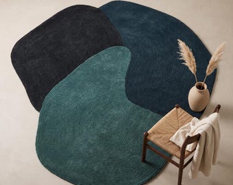 Tappeto astratto organico a ciottoli in lana trapuntato a mano, tappeto moderno dalla forma irregolare, tappeto contemporaneo verde acqua e verde scuro, soggiorno minimalista