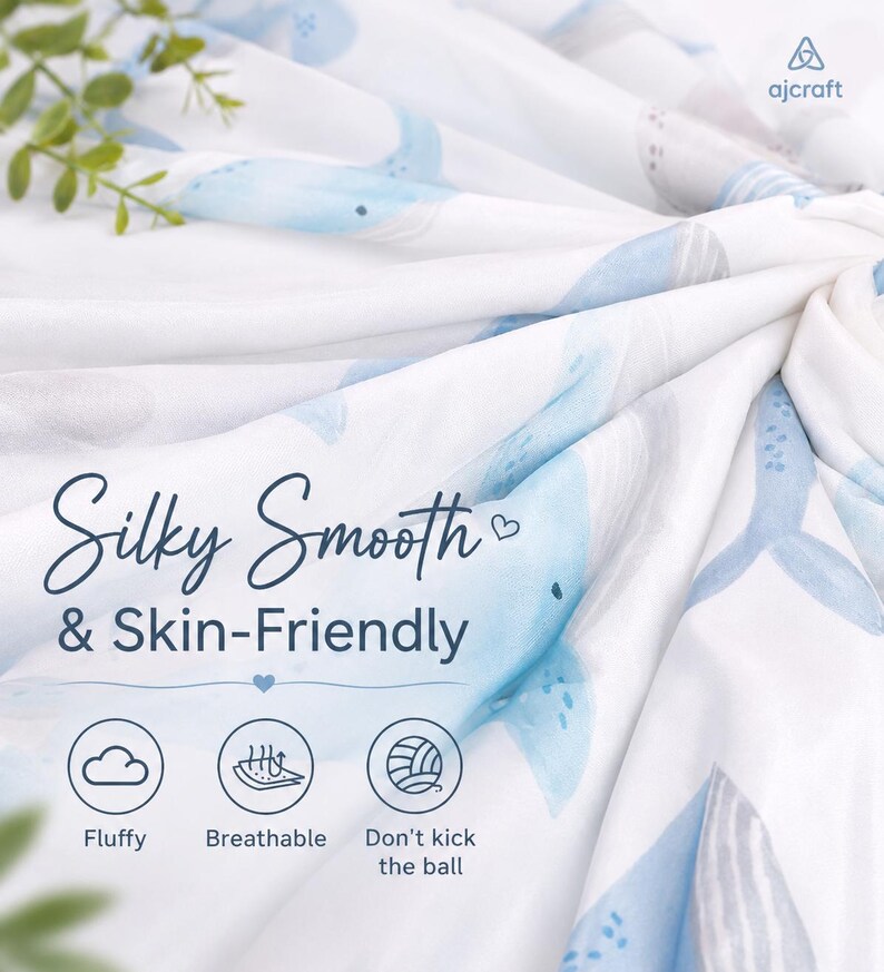 以下が含まれることがあります： 青いクジラの模様の白い生地。「Silky Smooth & Skin-Friendly」の文字が表示されています。アイコンは、生地がふわふわで通気性があり、蹴らないことを示しています。