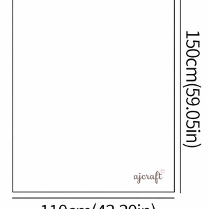 以下が含まれることがあります： 白の長方形の織物で、110cm&times;150cmです。寸法はインチでも表示されています：43.30インチ&times;59.05インチ。テキスト「ajcraft」は右下にあります。この織物は、おそらく毛布または布です。