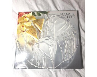 NWB Vtg Savoir Vivre Flower Fest Crocus Flower 14" kristallen taartbord W Duitsland