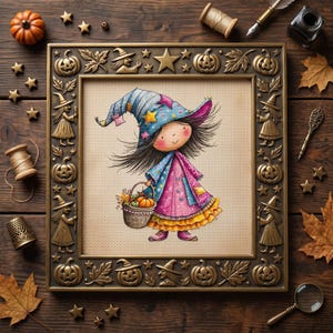 Pode incluir: Um bordado em ponto cruz emoldurado apresentando uma personagem de desenho animado com um chapéu azul estampado de estrelas e um casaco rosa, segurando uma cesta de abóboras. A moldura é decorada com figuras metálicas em relevo de bruxas, abóboras e estrelas.