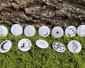 Set di 12 spille a forma di bottone con simboli mistici dei tarocchi celesti (3,17 cm)
