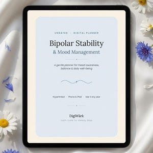Può includere: Un tablet che mostra un'agenda digitale intitolata Bipolar Stability & Mood Management. Lo schermo contiene testo tra cui A gentle planner for mood awareness, balance & daily well-being, Hyperlinked, Phone & iPad, Use it any year e DigiWärk.