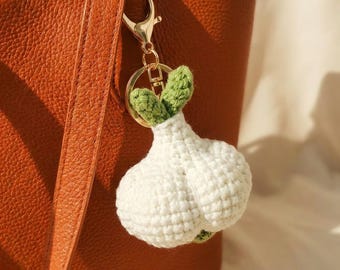 Knoblauch häkeln Taschenanhänger, handgemachter Amigurumi Schlüsselanhänger, niedliches Knoblauch Handtaschen Accessoire, Foodie Geschenk, lustige Gemüse Tasche Dekoration