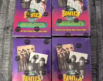 Lotto di 4 scatole sigillate di figurine dei Beatles della serie The Beatles Collection.
