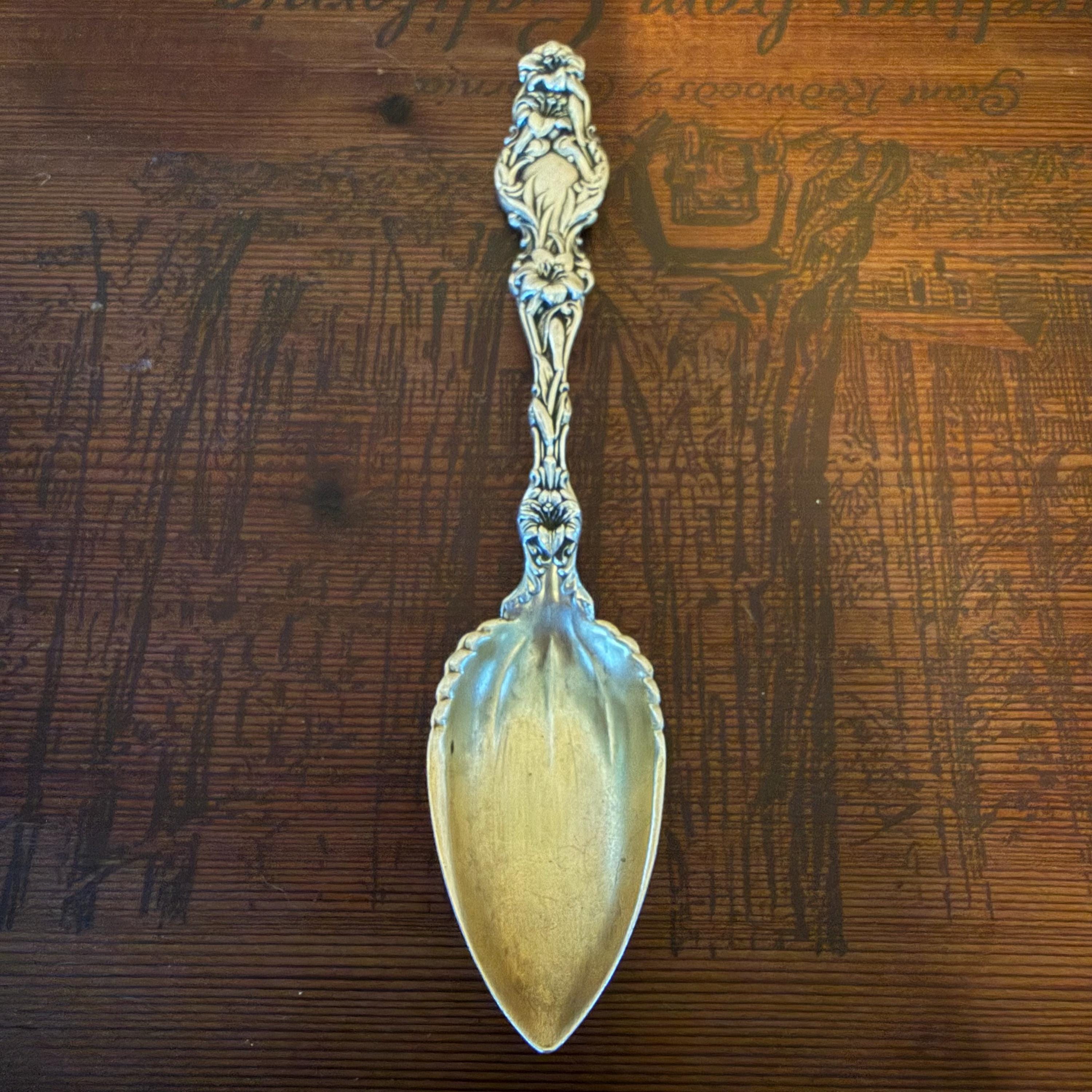 Whiting Lily - Etsy