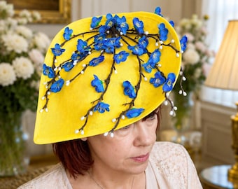 Hatinator floral amarillo y azul / Tocado Sinamay hecho a mano