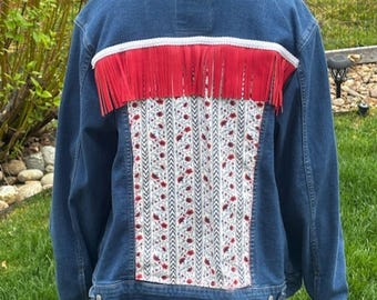 Veste en jean à franges et empiècement floral au dos - Moyen