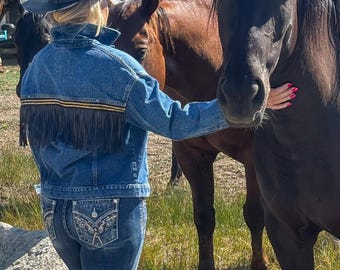 Veste en jean à franges noires
