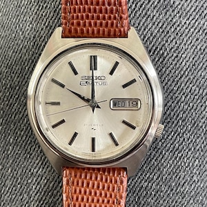 Vintage Seiko 5 Actus Ref 7019-8010 Automatic Watch: Sunburst Silver Dial, Mens Watch