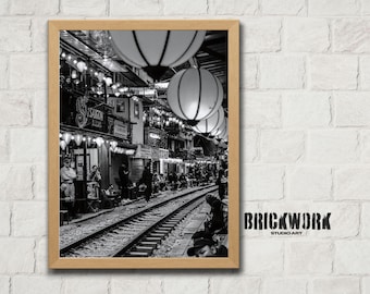 Hanoi Train Street Schwarzweiß-Druck, Vietnam Street Photography, Laternenmarkt-Wandkunst