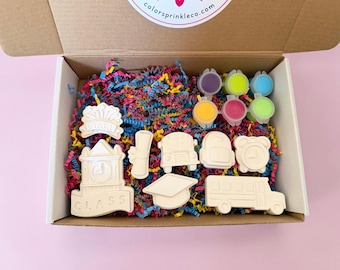 Gipsmalset, Schulbus, Rucksack, Absolventenmützen-Figuren, Gastgeschenke für Kinderkunstpartys