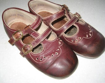 vintage stride rite shoes