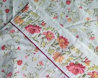 Flower Twin Flat Bed Sheet - Cotton Blend Percale - 1980s Print