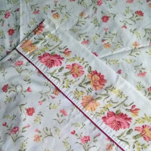 Flower Twin Flat Bed Sheet - Cotton Blend Percale - 1980s Print