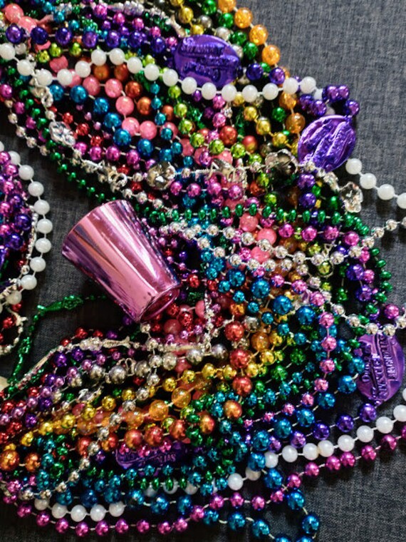 Plastic bead necklaces cheap sale