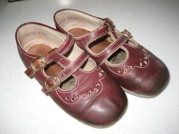 vintage stride rite shoes
