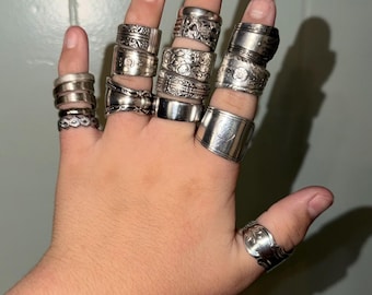 Anillo de cuchara misteriosa bañado en plata