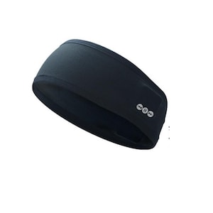 May include: Black athletic headband with a curved design. The headband has a small, white, circular logo on the side. The material appears to be a breathable fabric, suitable for workouts and sports activities.