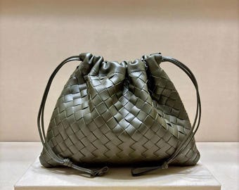 Borsa a tracolla in ecopelle intrecciata, modello morbido a forma di raviolo, verde oliva, rosso vino, marrone, elegante e raffinata imitazione dello stile Bottega, regalo per la mamma.