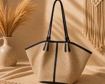 Basttasche in Trapezform, Strohtasche mit schwarzem Karamelllederbesatz, schlichter Luxus im italienischen Boho-Stil, ideales Geschenk zum Muttertag oder Urlaub
