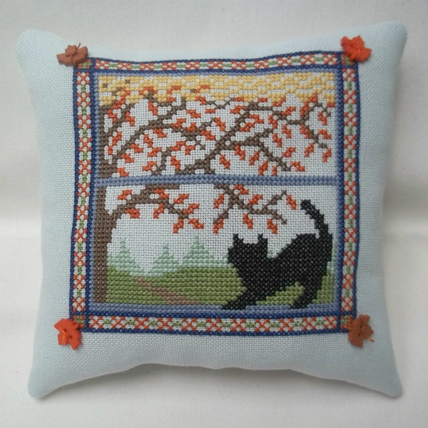 Cat Autumn Mini Oreiller Cross Stitch Complété Chat Dans Fenêtre 6 1/4 « x 6 1/4 »