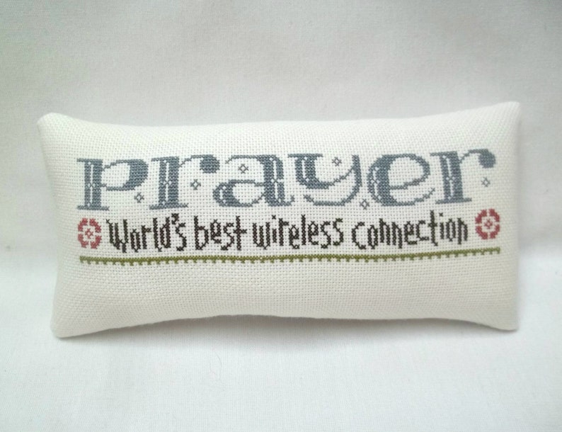 Mini oreiller de prière religieux au point de croix avec la meilleure connexion sans fil au monde 3 1/2 x 7 1/2 image 1