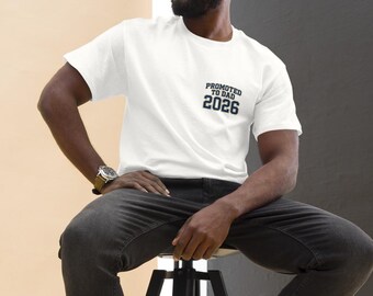 Befördert zu Papa 2026 Shirt, Retro Varsity neuer Papa T-Shirt, erstes Vatertagsgeschenk
