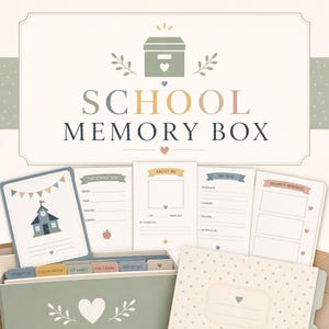 Può includere: Una scatola dei ricordi scolastici color verde salvia con un'icona a forma di cuore e decorazioni floreali. Il set include divisori dalla scuola materna alla terza elementare e schede stampate con spazi per dettagli scolastici e ricordi.