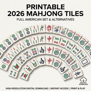 Peut inclure: Tuiles de Mahjong imprimables 2026. L'image montre un ensemble am&eacute;ricain complet et des alternatives. Les tuiles sont blanches avec divers symboles, chiffres et caract&egrave;res en rouge, vert et bleu. Le texte comprend "T&eacute;l&eacute;chargement instantan&eacute;".