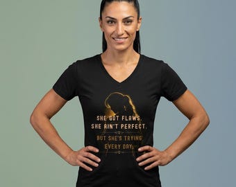 Un precioso diseño de inspiración campestre que rinde homenaje a las mujeres que no son perfectas, pero que nunca dejan de intentarlo.