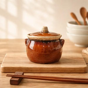 Pentola per fagioli vintage Hull Pottery marrone con coperchio, adatta al forno, prodotta negli Stati Uniti.