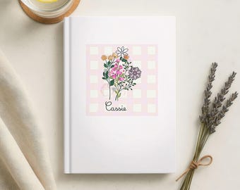 Diario personalizado de flores silvestres, cuaderno personalizado para mujeres, regalo estilo cottagecore, diario personalizado de tapa dura con flores silvestres.