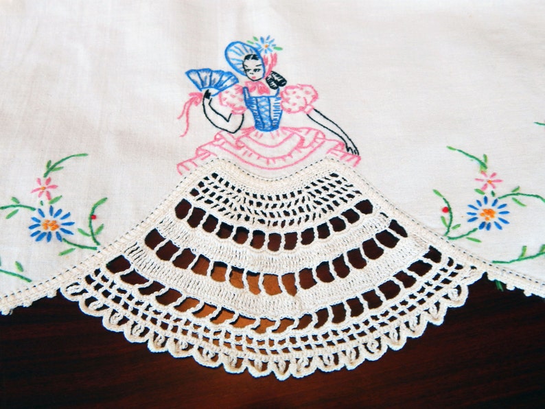 Charming Southern Belle Table Runner