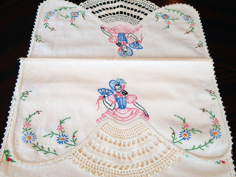 Charming Southern Belle Table Runner