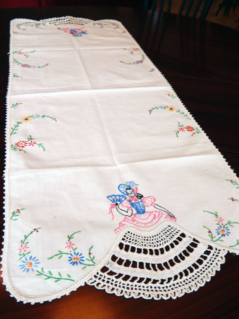 Charming Southern Belle Table Runner