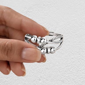 Anillo antiestrés 925S para mujer – Anillo con cuentas giratorias para evitar morderse las uñas / Anillo ajustable para aliviar el estrés / Regalo relajante para ella el Día de la Madre