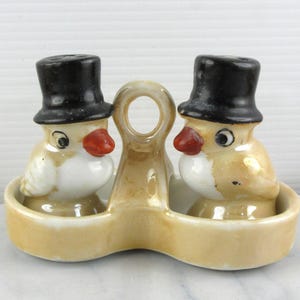 Vintage Ceramic Peach Lustreware Top Hat  Birds Salt & Pepper Shakers Set, Cute Kitsch Novelty Condiment Shaker Set