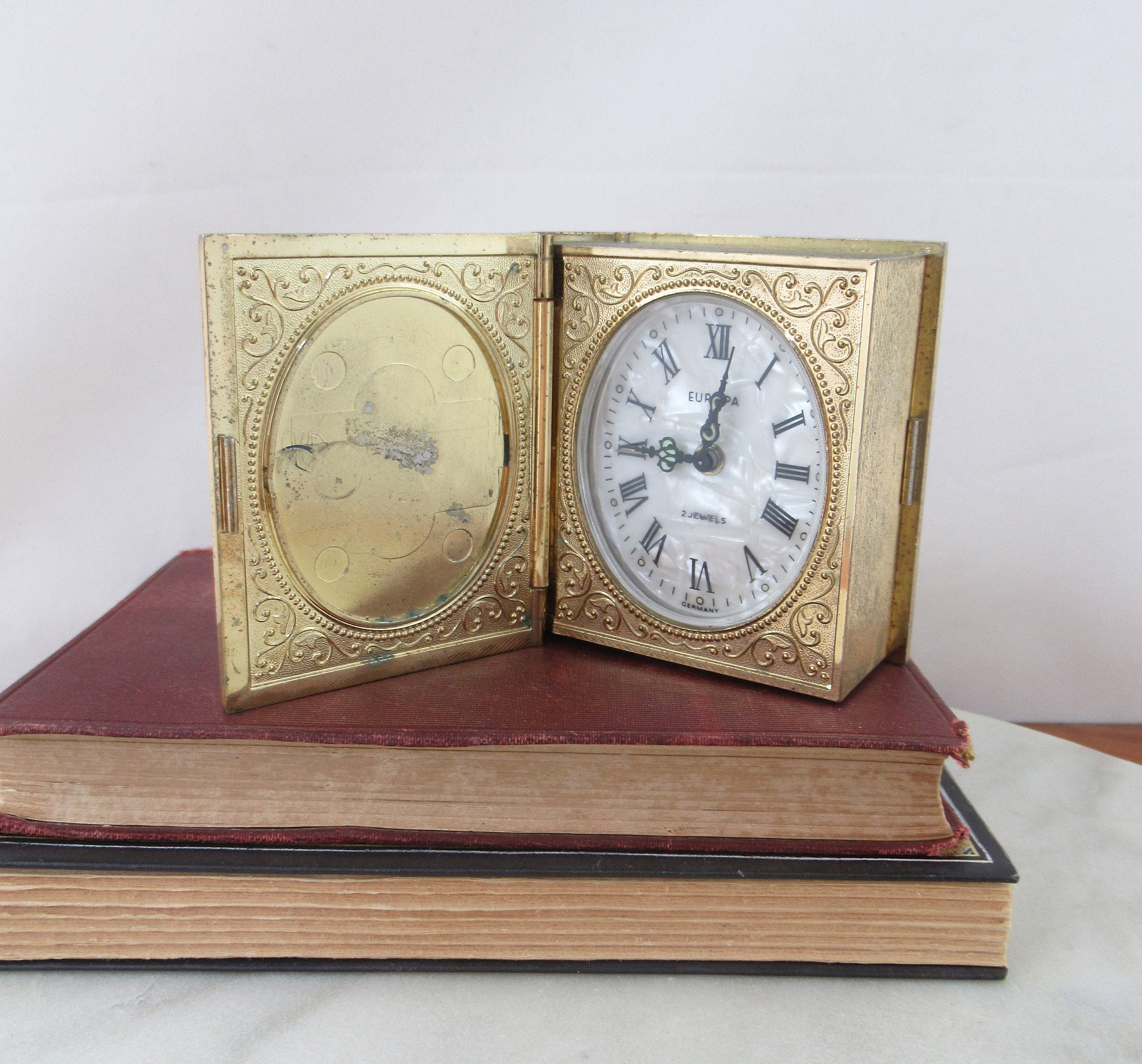 ドイツEUROPA製ブック型置き時計 Vintage Europa Book Shaped Travel Alarm Clock, Wind up Mechanical