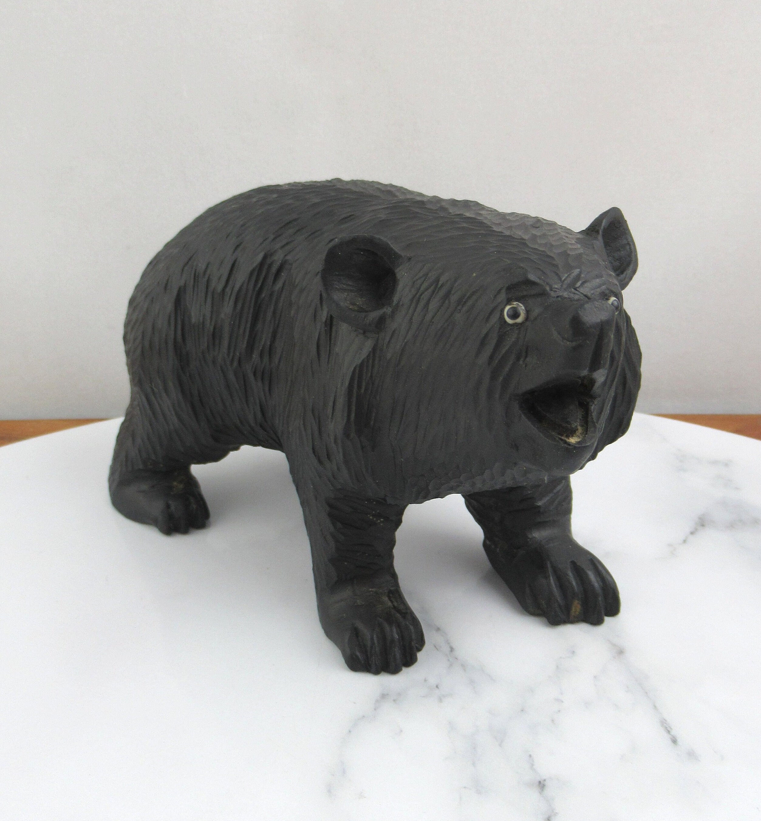 木製クマ彫刻セット黒 ヴィンテージの手彫りの黒い森の木製クマの置物、黒いクマの木彫り