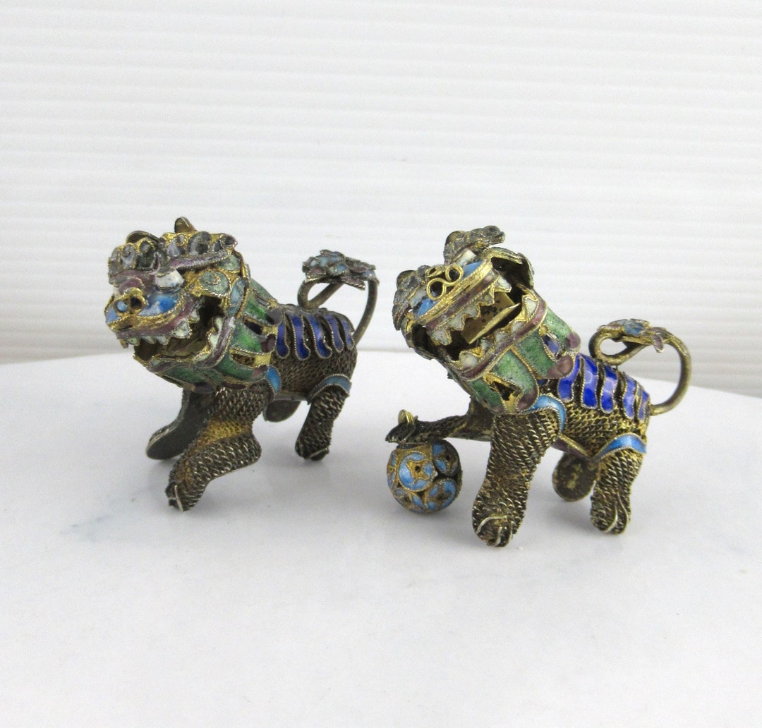 ♢Cloisonne Brass Dog♢中国　ヴィンテージ 犬　オブジェ Pair of Vintage Chinese Cloisonne Foo Dogs Lions With Ball
