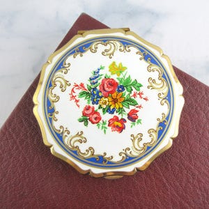 Pretty Vintage Stratton Powder Compact,  White Floral Enamel Brass Compact Mirror, Cosmetic Compact, Made in England