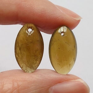 Olive Green Apatite Marquise Drops 10x17x6 mm with drilled hole and flat back One Pair Perfect for earrings J6978 zdjęcie 1