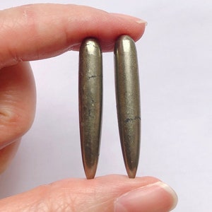 Pyrit Släta Halvtoppsborrade Långa Spikiga Istappdroppar 6 x 35 mm Ett Par F9218