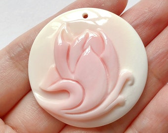 Pink Queen Conch Hand Carved Tulip Flower 35 mm Disk Pendant with drilled hole One Piece C7694