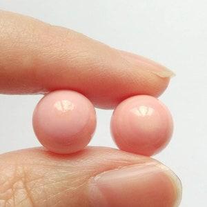 Pale Light Pink Peach Queen Conch Shell Smooth 8 mm or 12 mm Half Drilled Rounds One Pair C5122 image 1