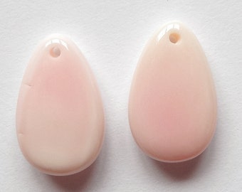 Pink Queen Conch Shell Smooth Pear Drop with drilled hole 13x18x5 mm C8481