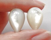 White Mother of Pearl MOP Upside down Half Drilled Acorn Drops 10x16 mm One Pair C5480