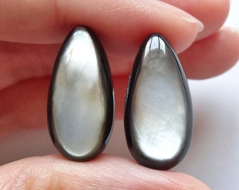 Black Lip Mother of Pearl Shell Half drilled Pear Drops 10x20x7 mm One Pair Perfect for earrings C6309